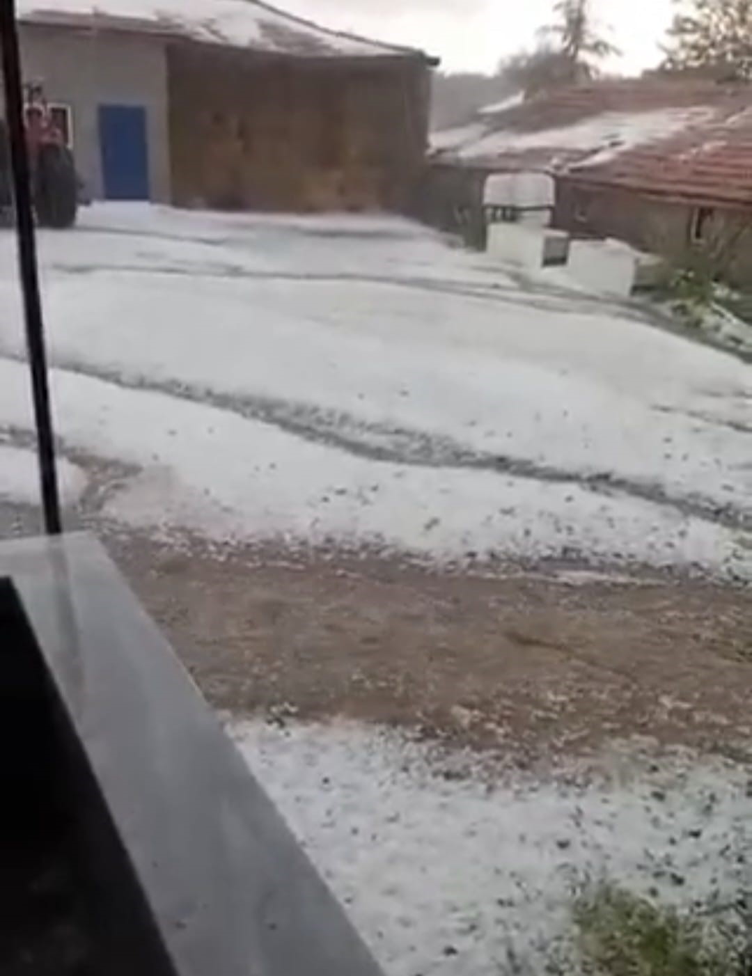 yozgat-ta-saganak-ve-dolu-etkili-oldu