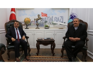 Battalgazi Belediyesi’nin Yeni Binasına Hayran Kaldı