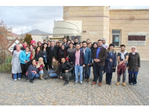 Sanat Kulübü Öğrencileri Köy Okullarında