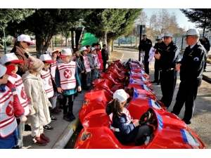 Miniklere Trafik Bilinci Kazandırmak İçin Eğitim Verildi