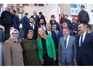 Tbmm Kadın Erkek Fırsat Eşitliği Komisyonu Üyelerinden Ak Parti’ye Ziyaret