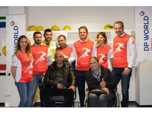 Gönüllü Koşuculardan Felçlilere Akülü Sandalye