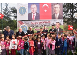 İstasyon Mahallesindeki Çocuklar Yeni Halı Sahalarına Kavuştu