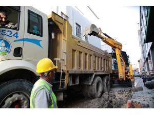 Saski Kadı Sokak’ta Yağmursuyu Hattını Yeniliyor