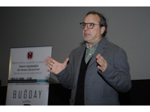 ‘Buğday’ Filminin Yönetmeni Kaplanoğlu, Öğrencilerle Bir Araya Geldi