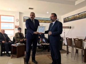 Azerbaycanlı Heyetten Yıldırım’a Plaket