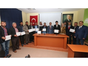 Kursiyerlerin Sertifika Sevinci