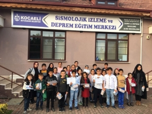 Kartepeli Çocuklara Deprem Eğitimi Verildi