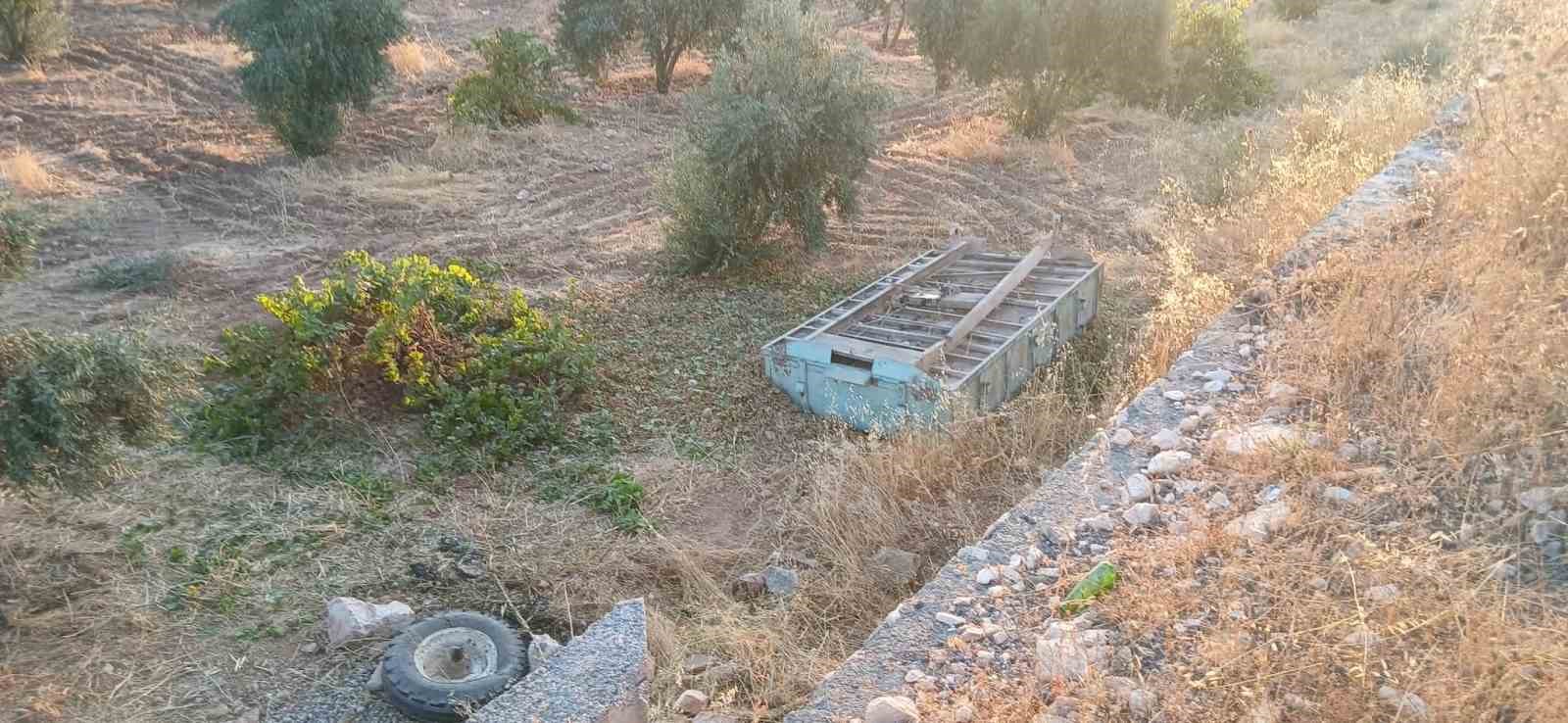 fistik-yuklu-traktor-devrildi-1-agir-yarali