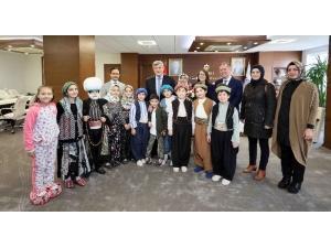 Başkan Karaosmanoğlu, Gebze Emlak Konutları İlkokulu Öğrencilerini Ağırladı