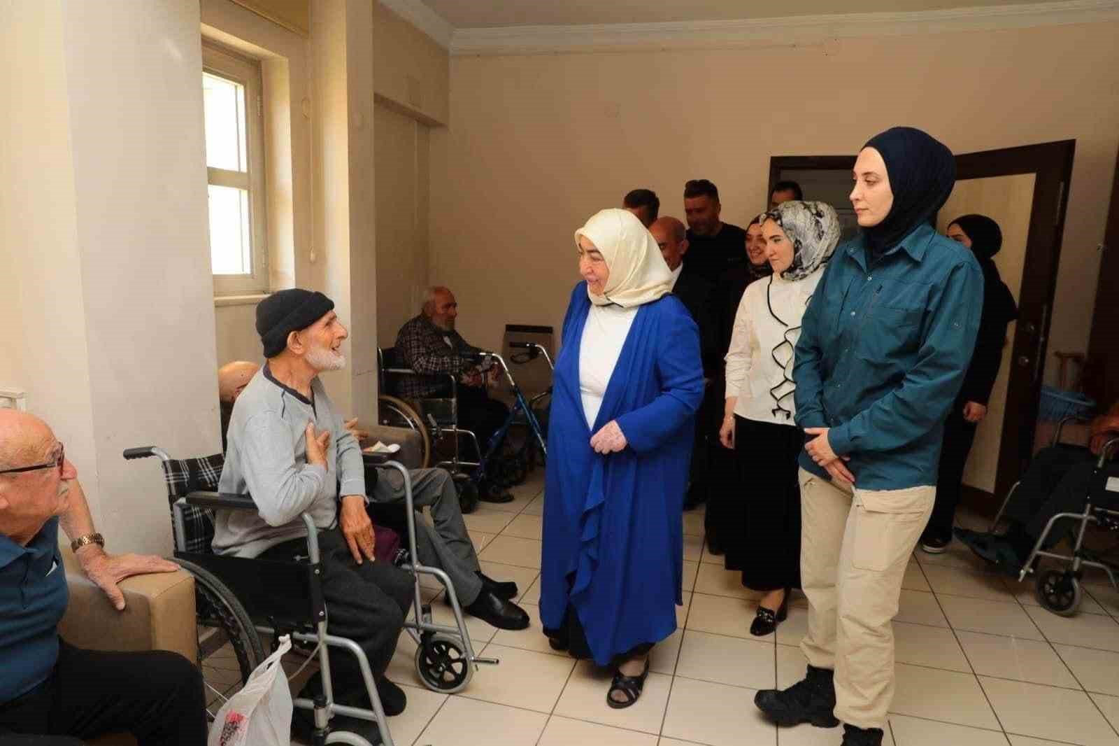 semiha-yildirim-dan-huzurevi-sakinlerine-ziyaret