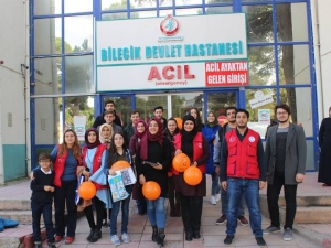Gönüllü Gençlerden Çocuk Hastalara Moral Ziyareti