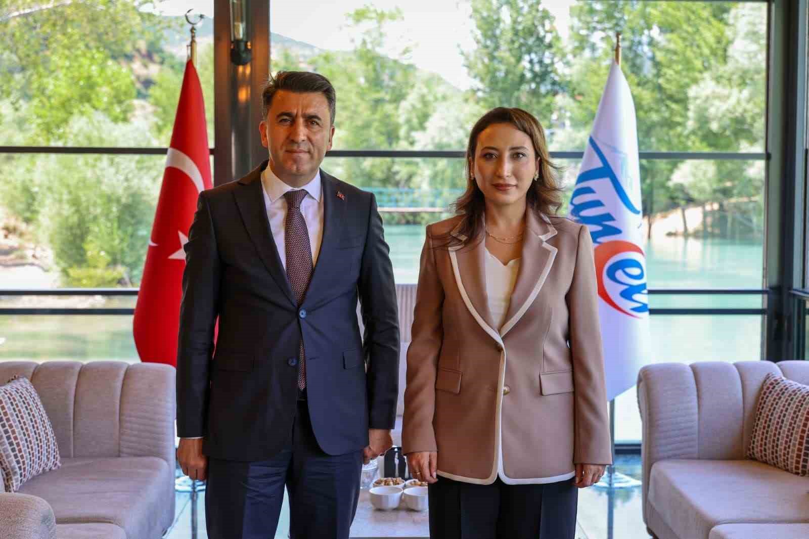 tunceli-nin-ilk-kadin-kaymakami-goreve-basladi