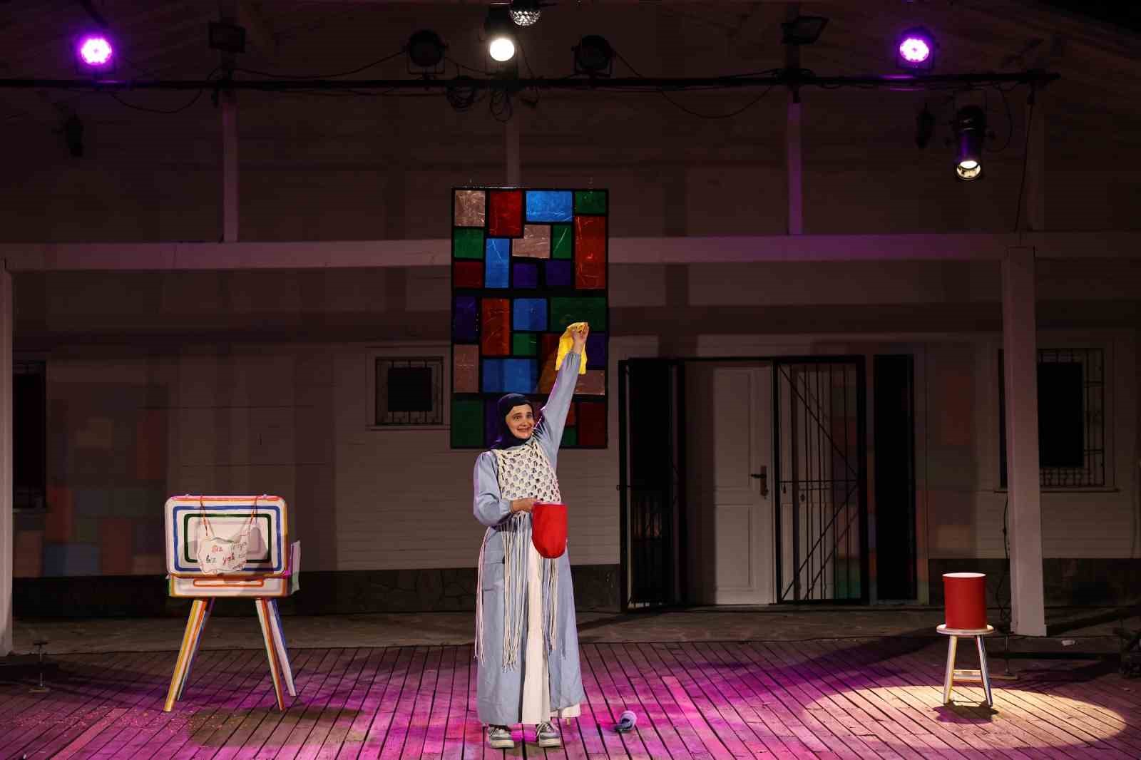 kadin-oyunlari-festivali-gozbagci-ile-basladi