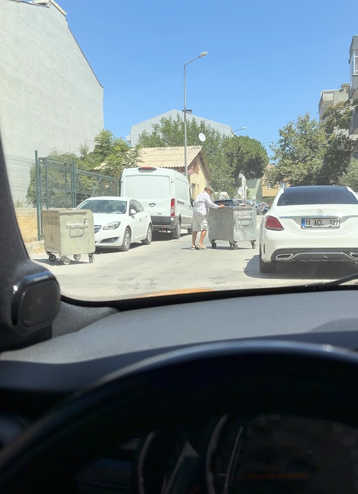 canakkale-de-basibos-gezen-cop-konteynerleri-ile-surucunun-imtahani