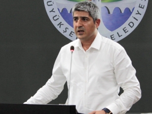 Çetinkaya: "Adanalının Geleceği İpotek Altına Alınıyor"