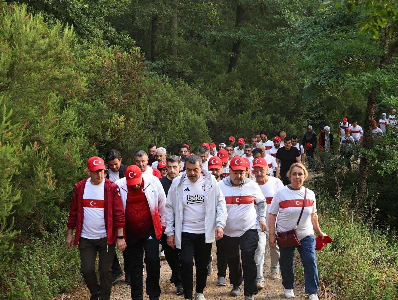 milli-egitim-bakani-tekin-sakarya-da-huzur-ve-kardeslik-yuruyusune-katildi