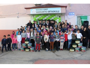 Köy Okulunu Gönüllü Olarak Boyadılar