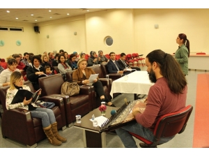 Bu Koronun Üyeleri Doktor, Hemşire Ve Sağlık Çalışanları