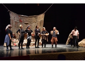 Tiyatro Festivalinde ’Nor Betmez’’ Oyunu Sahne Aldı