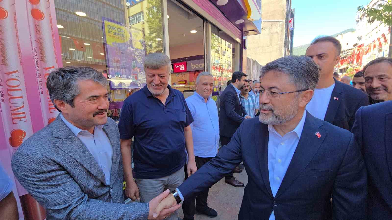 bakan-yumakli-ak-parti-karabuk-teskilatini-ziyaret-etti