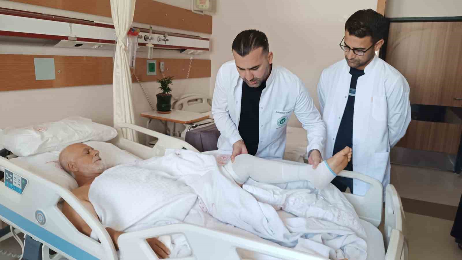 kayisi-agacindan-duserek-agir-yaralandi-2-5-saatlik-ameliyatla-sagligina-kavustu