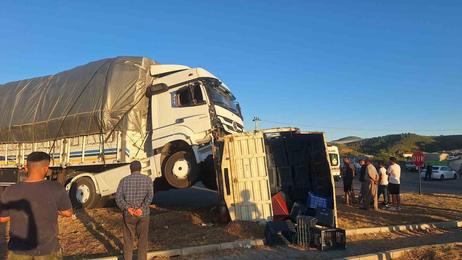 manavgat-ta-tir-ile-kamyonetin-carpistigi-kazada-1-kisi-yaralandi