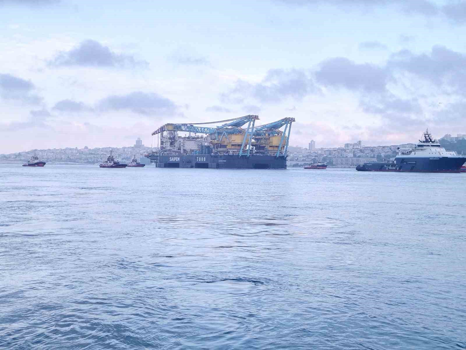 dev-vinc-gemisi-saipem-7000-istanbul-bogazi-ndan-geciyor