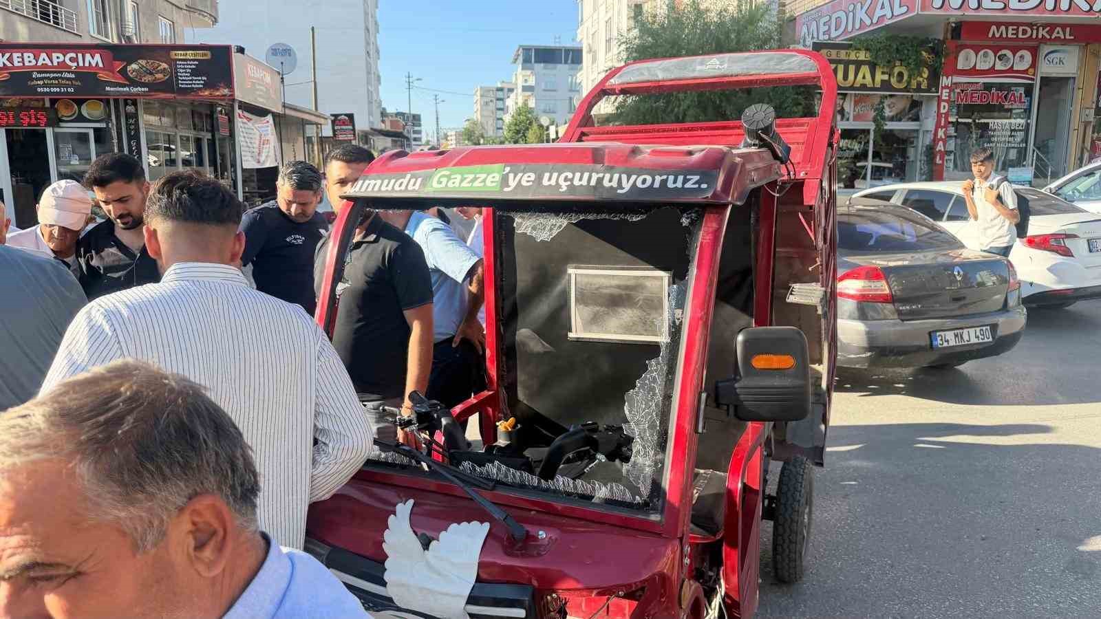hafif-ticari-arac-ile-elektrikli-motosiklet-carpisti-1-yarali