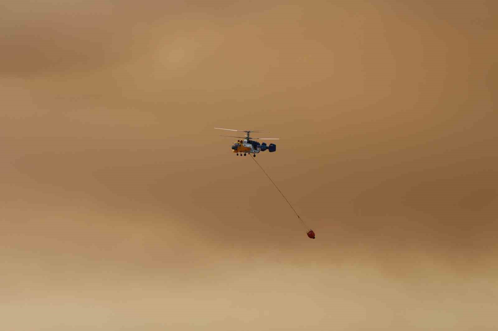 kozan-da-orman-yangini-40-ev-tahliye-edildi-3-ucak-ve-9-helikopter-havada