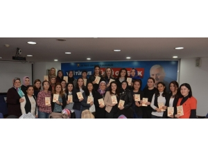 Ak Parti Kadın Kolları’nda Her Ay Bir Kitap