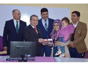 Sertifikalarını Almaya Çocuklarıyla Geldiler