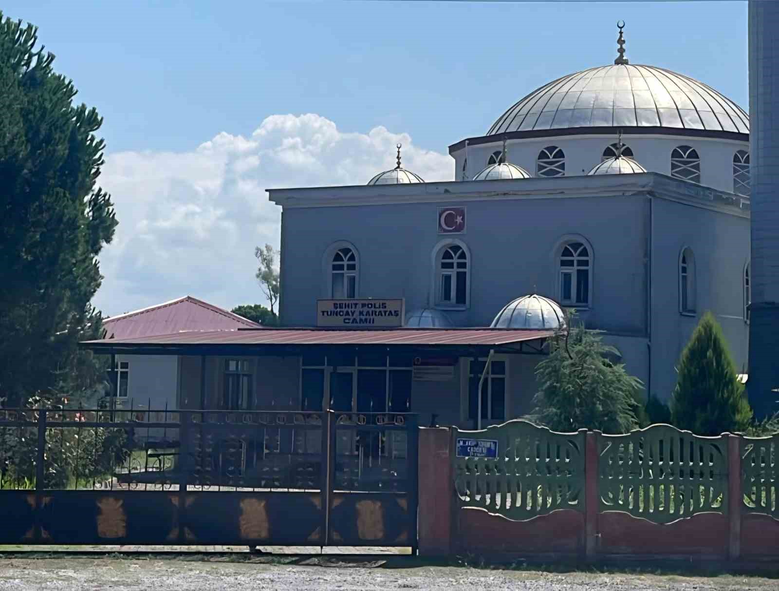 hirsizlar-camiden-bagis-kutusunu-caldi