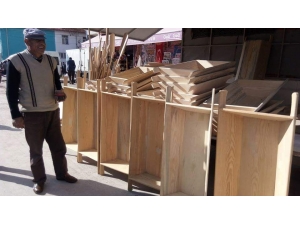 Ekmek Parasını Ekmek Teknesi Satarak Kazanıyor