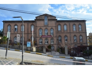 Eski Mezunlar ’Okulumuzu Geri Verin’ Kampanyası Başlattı