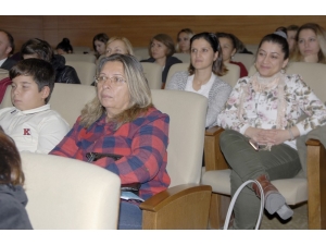 Prof. Dr. Kurtoğlu Öğrencilere Obezite Ve Erken Ergenliği Anlattı