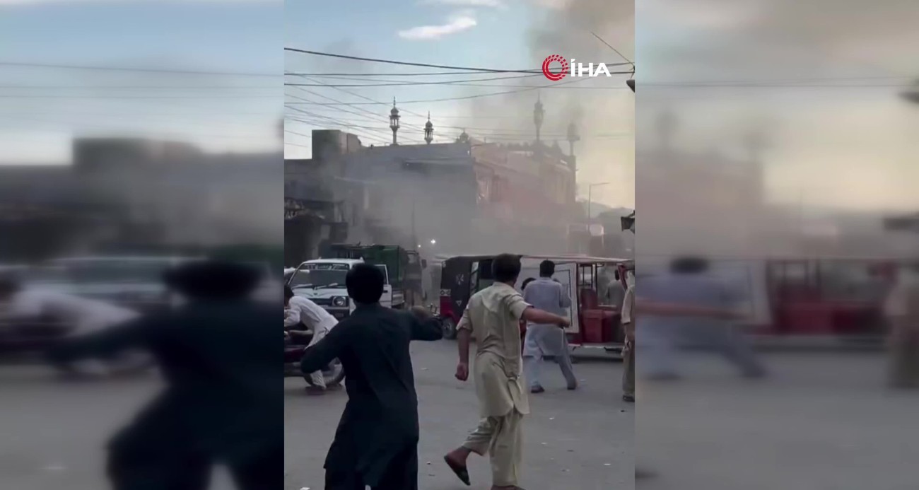 pakistan-da-protesto-sirasinda-karakol-girisinde-intihar-saldirisi-7-olu-15-yarali