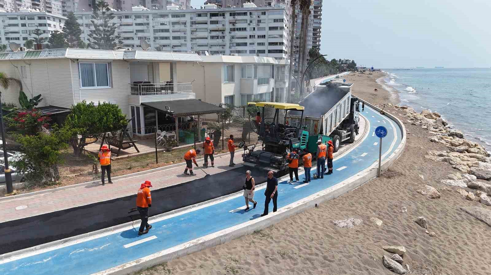 mersin-de-sahil-yuruyus-yolu-yenilendi