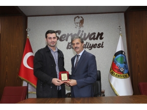 Yılın Son Meclisinde Başkan Alemdar’a Plaket Verildi