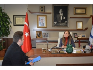 Rektör Çakar, Dinlemeye Devam Ediyor