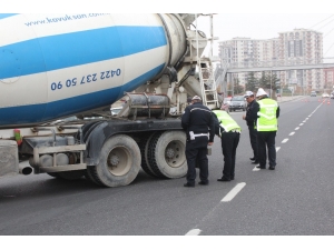 Polisten Kar Lastiği Uygulaması