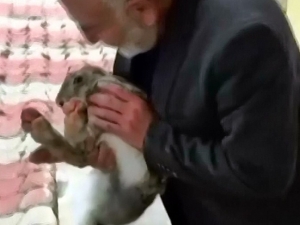 Kimi Var Kurtarır, Kimi Var İşkence Yapar