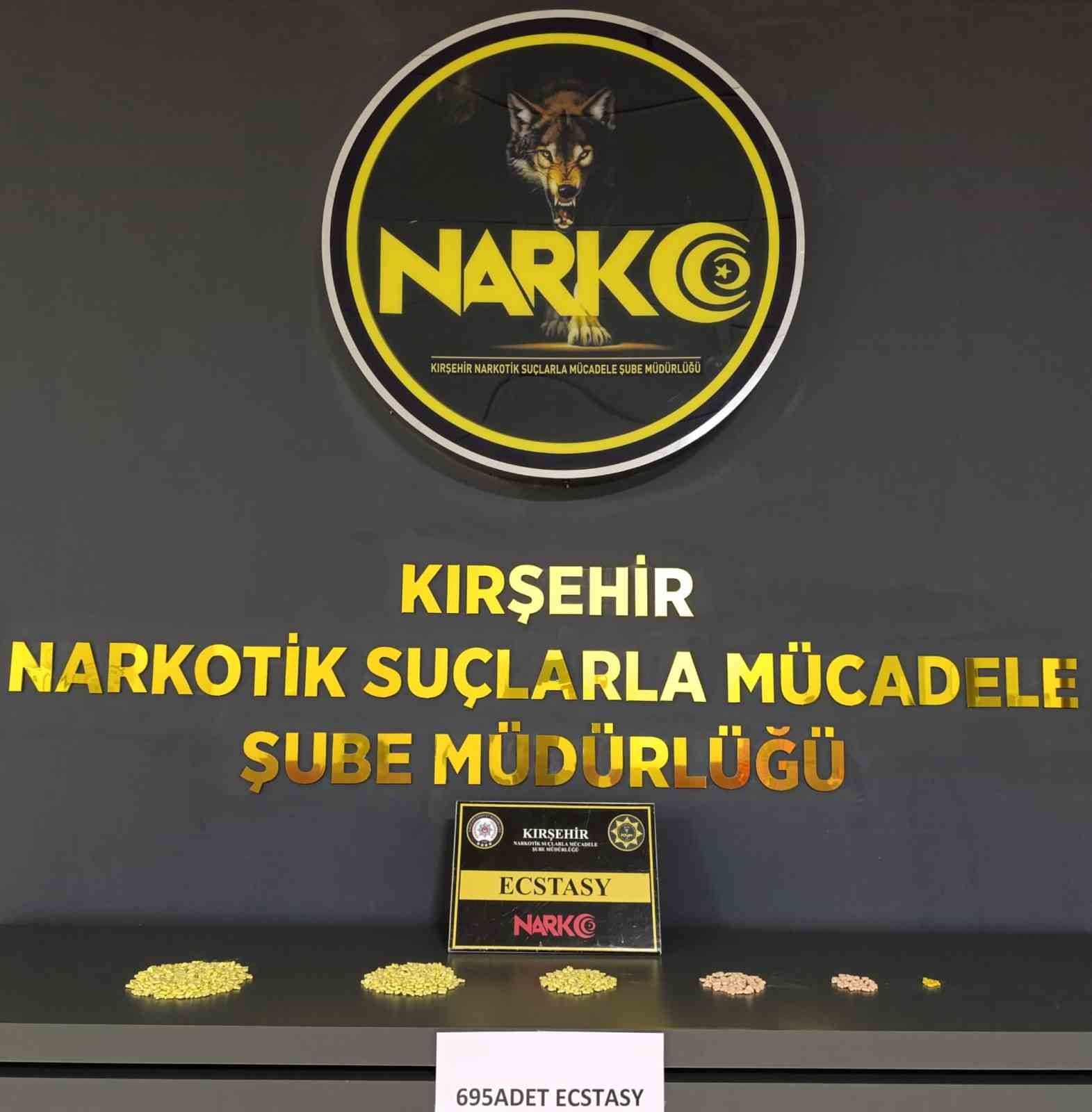 polisin-durdurdugu-aracta-uyusturucu-hap-ele-gecirildi