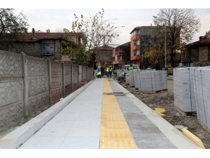 Sapanca’da Kaldırımlar Görme Engelliler İçin Düzenleniyor