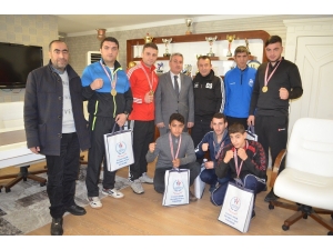 Erzurum’un Altın Yumrukları Ödüllendirildi