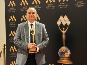 "Yılın Tıp Adamı" Ödülü Op. Dr. Erdal Cücük’e