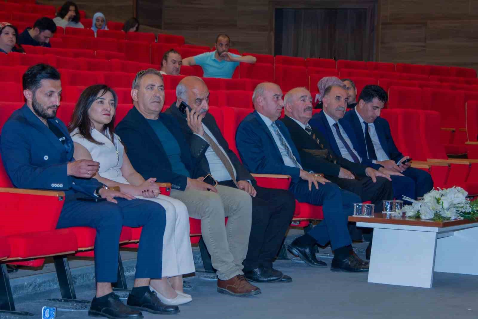 ebyu-de-ikinci-geleneksel-mezun-bulusmasi-duzenlendi
