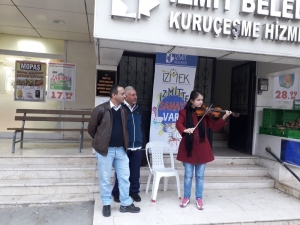 İzmit Sokaklarında Keman Sesi Yükseliyor