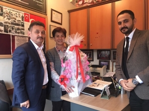 Körfezli Kadın Muhtarlara Jest