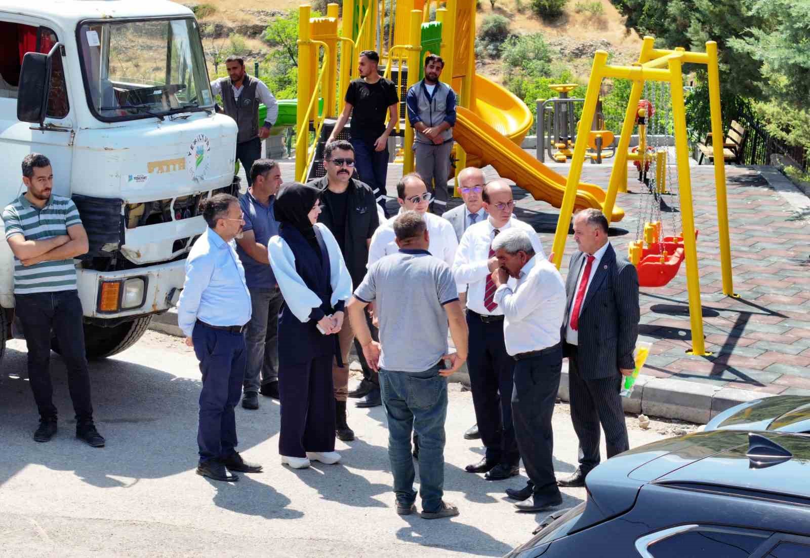 yesilyurt-belediyesi-nden-banazi-ya-gunes-enerjili-cocuk-parki